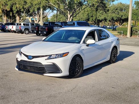 Used 2021 Toyota Camry LE image 1