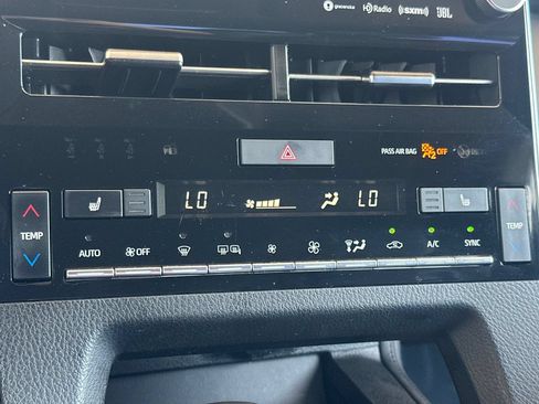 Used 2019 Toyota Avalon XSE w/ All Weather Liner Package FWD image 22