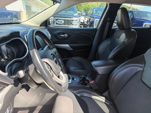 Used 2018 Jeep Cherokee Latitude Plus w/ Cold Weather Group AWD/4WD image 22