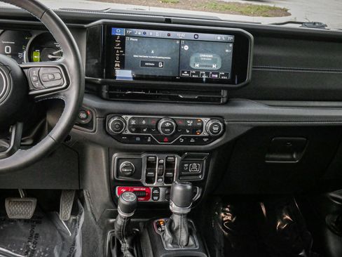 Used 2024 Jeep Wrangler Unlimited Rubicon 4xe image 29