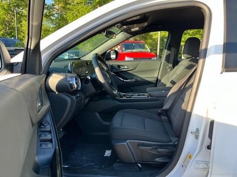 Used 2026 Chevrolet Equinox LT AWD/4WD image 14