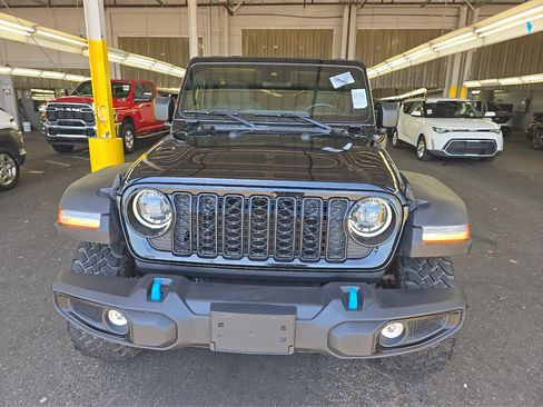 Used 2024 Jeep Wrangler Unlimited AWD/4WD image 4