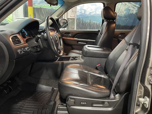 Used 2011 Chevrolet Suburban LT AWD/4WD image 10
