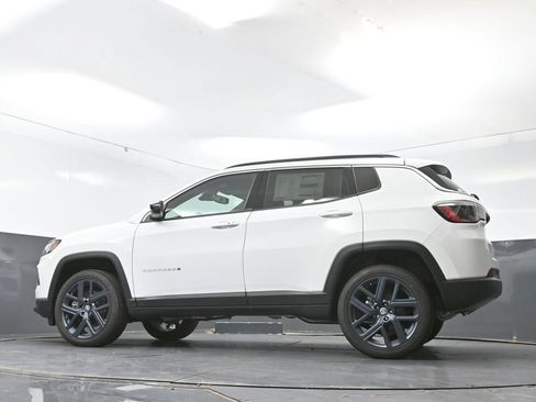 New 2026 Jeep Compass Latitude AWD/4WD image 42