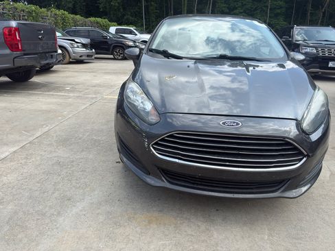 Used 2019 Ford Fiesta SE FWD image 2