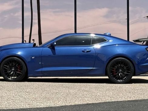 Used 2021 Chevrolet Camaro SS RWD image 5