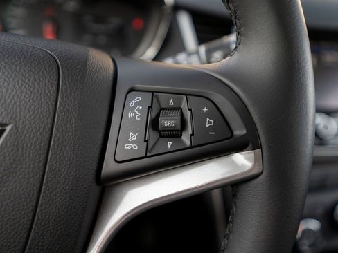 Certified 2021 Chevrolet Trax LT w/ Driver Confidence Package image 21