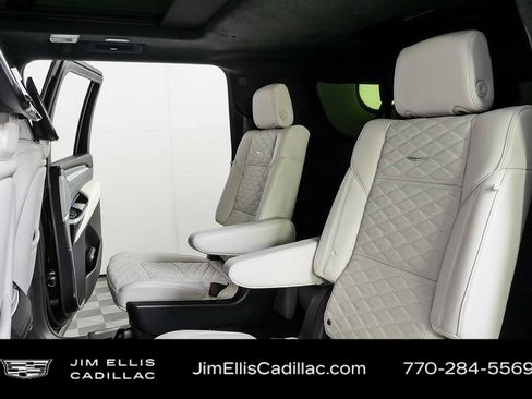 Certified 2025 Cadillac Escalade ESV V w/ LPO, ONYX Package AWD/4WD image 23
