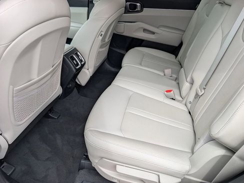 Certified 2025 Kia Sorento S w/ Panoramic Sunroof Package image 20