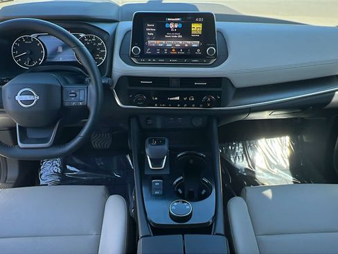 Used 2025 Nissan Rogue SV w/ SV Premium Package AWD/4WD image 26