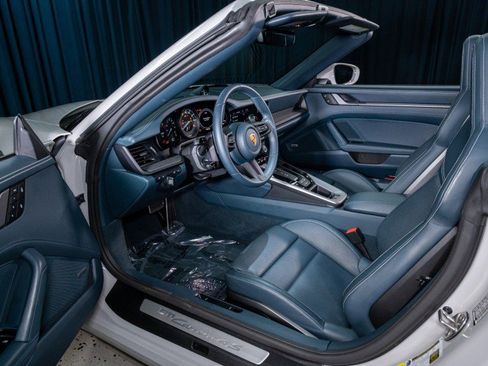 Used 2023 Porsche 911 Carrera 4S image 18