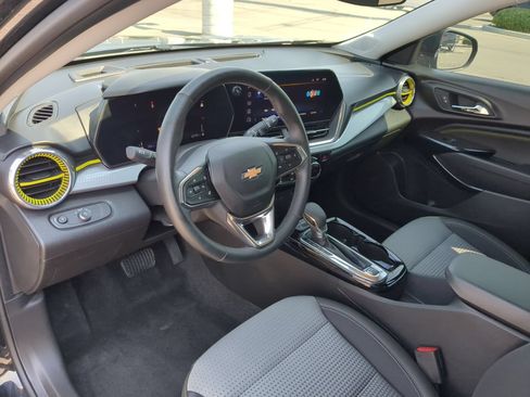 Used 2024 Chevrolet Trax LT w/ Driver Confidence Package FWD image 13