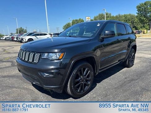 Used 2019 Jeep Grand Cherokee Altitude AWD/4WD image 7