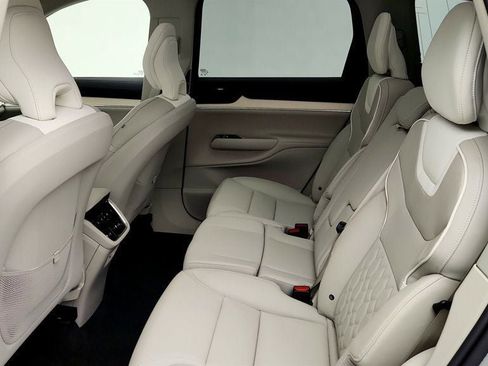 Used 2025 Volvo EX90 Ultra AWD/4WD image 20