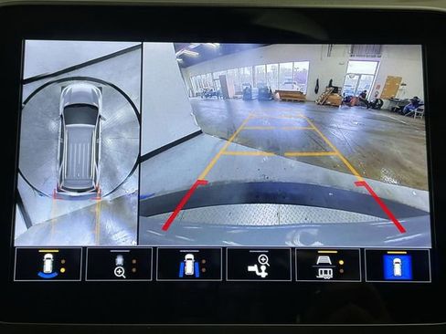 Used 2023 Chevrolet Equinox LT image 17