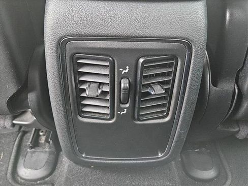Used 2020 Jeep Grand Cherokee Laredo RWD image 19