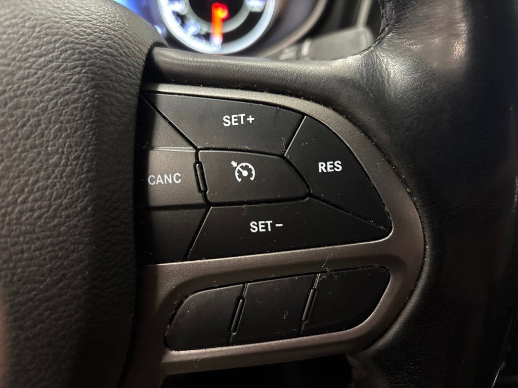 Used 2021 Jeep Cherokee Latitude Lux w/ Comfort/Convenience Group AWD/4WD image 22