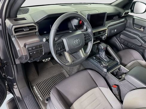 Used 2024 Toyota Tacoma 4x4 Double Cab image 9