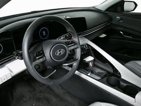 New 2026 Hyundai Elantra Limited image 32