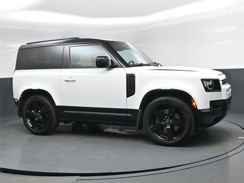 Used 2023 Land Rover Defender 90 X-Dynamic SE image 2