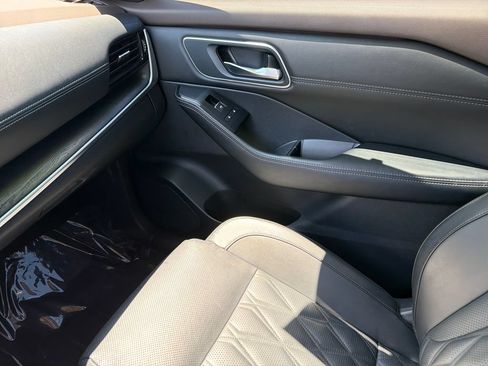 Used 2023 Nissan Rogue Platinum w/ Platinum Premium Package FWD image 31
