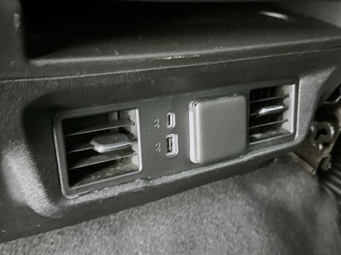 Used 2023 Chevrolet Silverado 1500 LT image 27