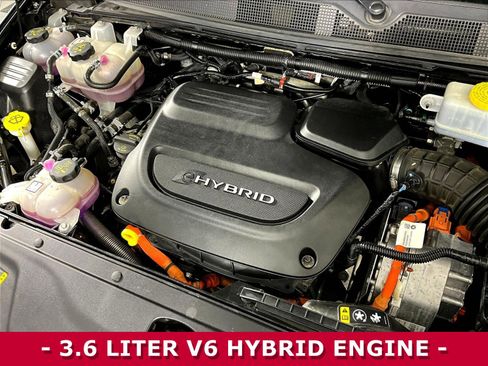 Used 2022 Chrysler Pacifica Touring-L w/ Uconnect Theater Family Group FWD image 30