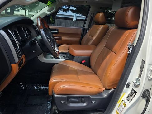 Used 2017 Toyota Sequoia Platinum RWD image 32