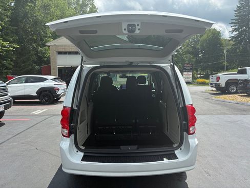 Used 2019 Dodge Grand Caravan SE FWD image 9