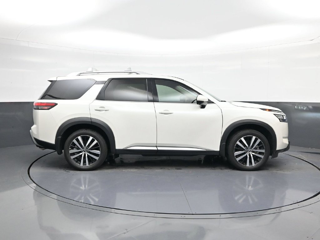 Used 2024 Nissan Pathfinder Platinum FWD image 11