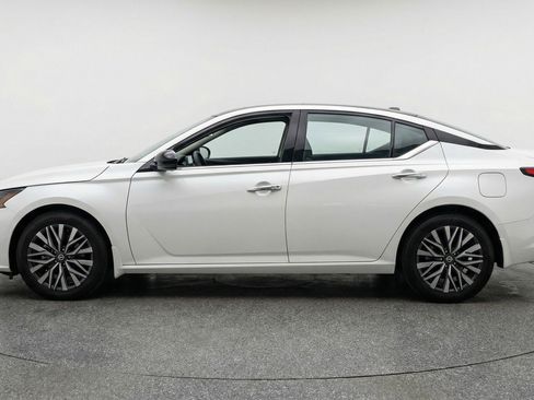 Used 2025 Nissan Altima 2.5 SV image 5