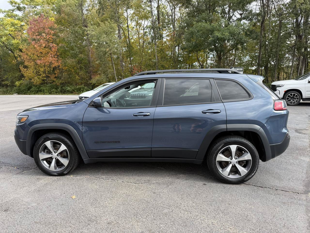 Used 2020 Jeep Cherokee Latitude w/ Quick Order Package 26F North AWD/4WD image 8