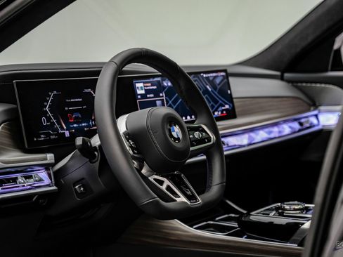 Used 2026 BMW 760i xDrive w/ Executive Package AWD/4WD image 42
