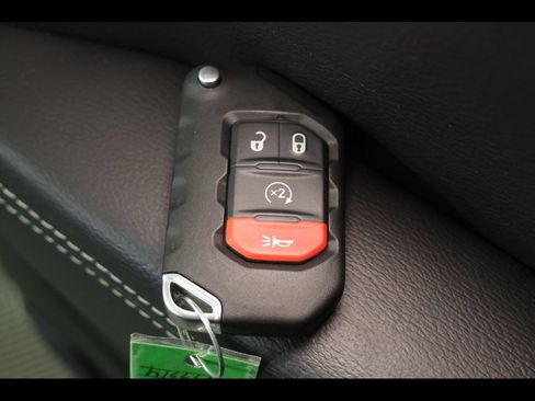 Used 2023 Jeep Wrangler Unlimited Sahara w/ Cold Weather Group AWD/4WD image 31