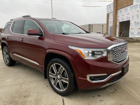 Used 2017 GMC Acadia Denali image 2