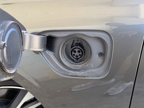 Used 2021 Volvo S60 T8 R-Design Expression image 35