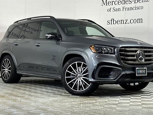 Used 2025 Mercedes-Benz GLS 450 4MATIC image 2