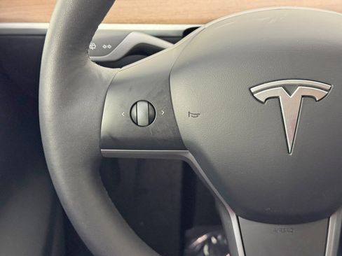 Used 2024 Tesla Model Y Long Range image 19