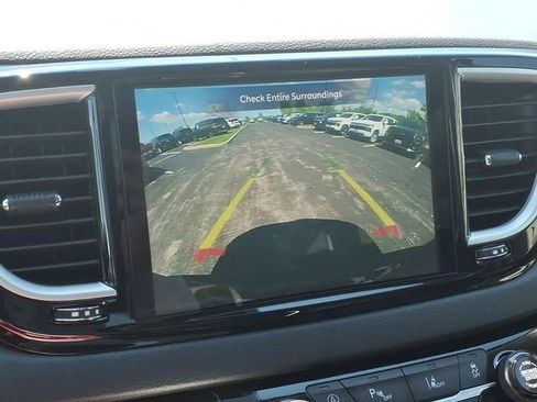 Used 2024 Chrysler Pacifica Touring-L FWD image 6