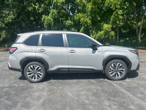 Used 2025 Subaru Forester Touring AWD/4WD image 2