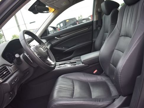 Used 2018 Honda Accord Touring image 24