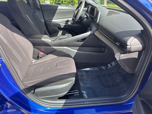 Used 2025 Hyundai Elantra Sport FWD image 13