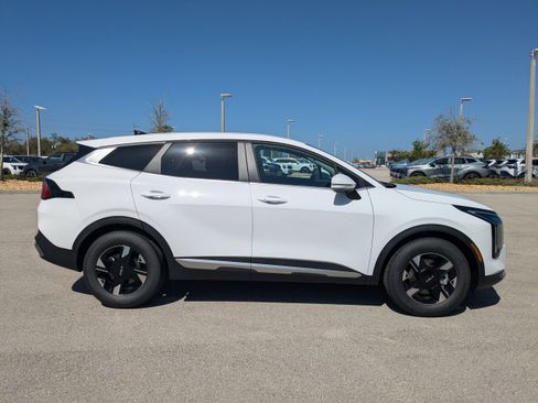 New 2026 Kia Sportage LX FWD image 4