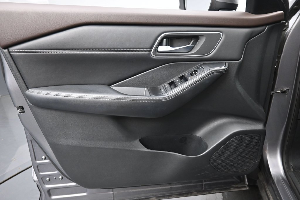 Used 2021 Nissan Rogue SV w/ Premium Package AWD/4WD image 24