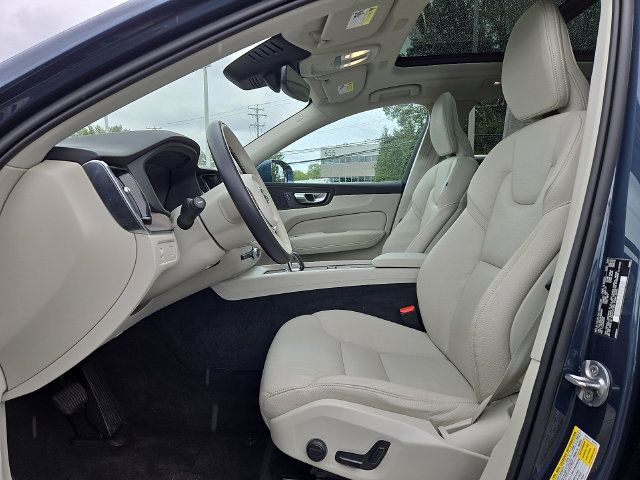 Used 2022 Volvo XC60 B5 Momentum w/ Climate Package AWD/4WD image 14