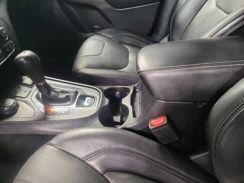 Used 2020 Jeep Cherokee Limited image 26