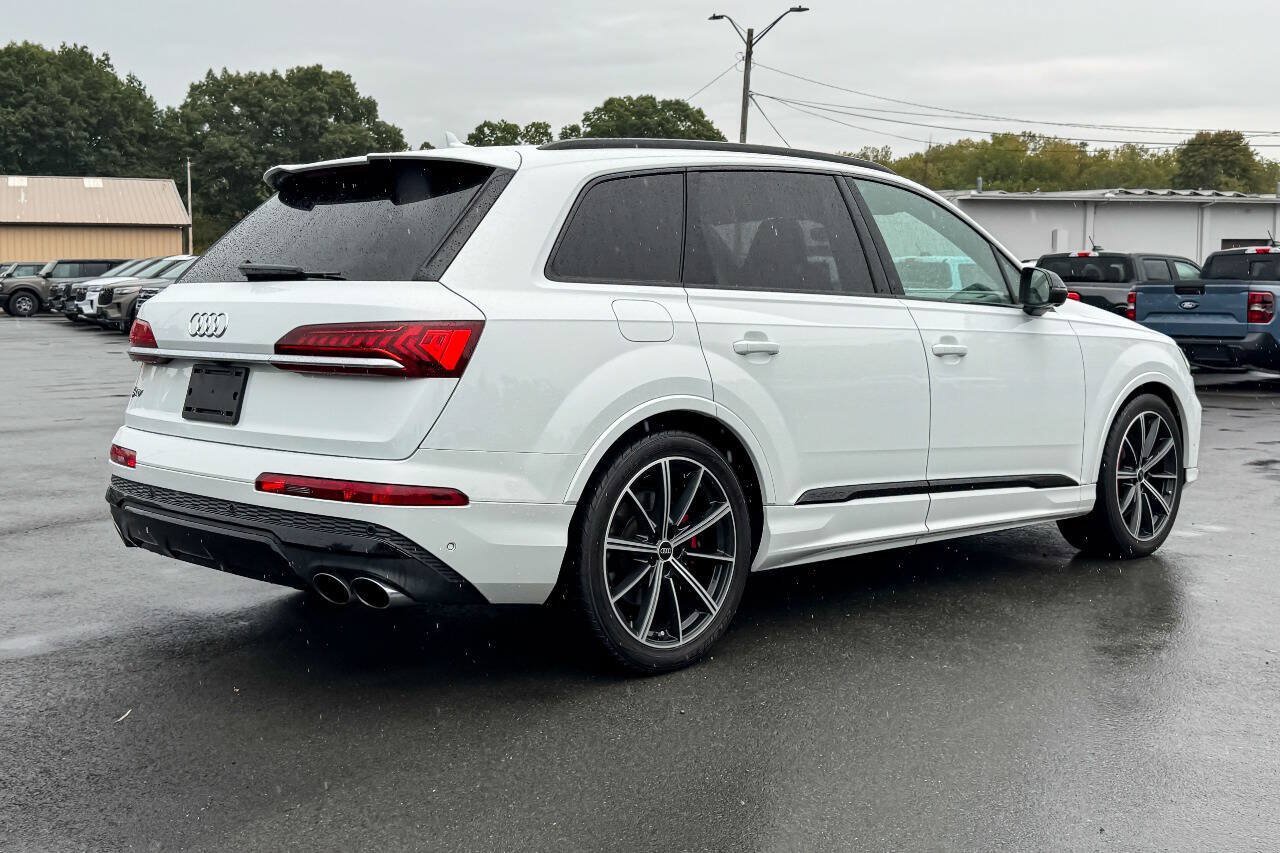 Used 2021 Audi SQ7 Prestige AWD/4WD image 3