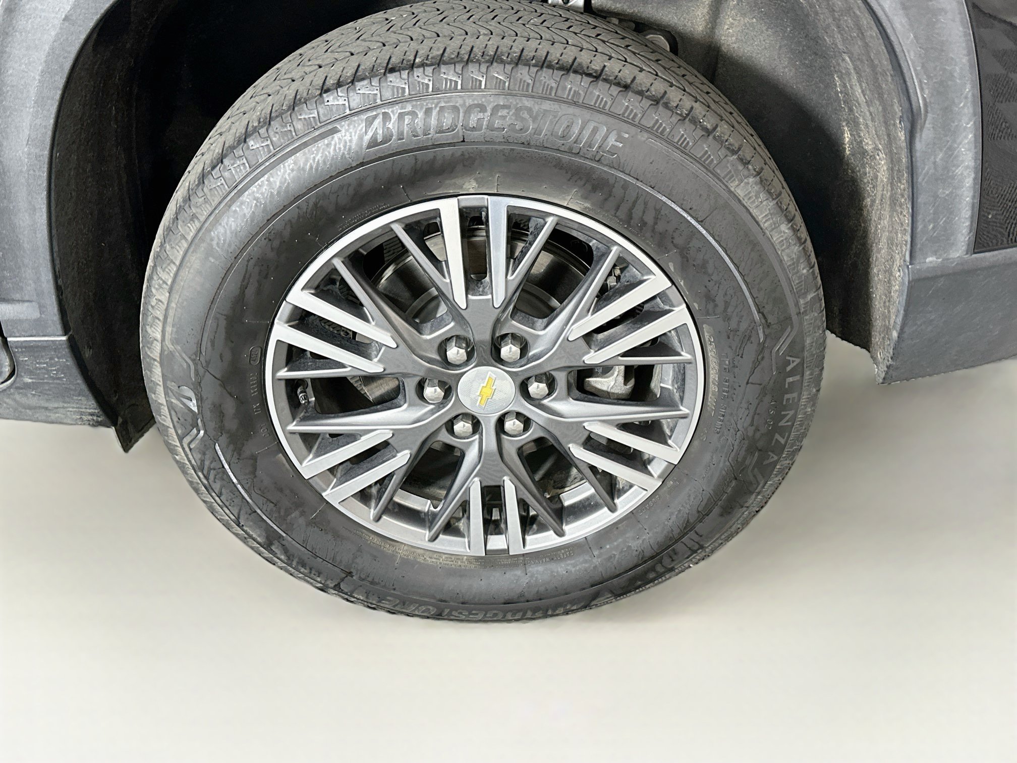 Used 2025 Chevrolet Traverse LT FWD image 11