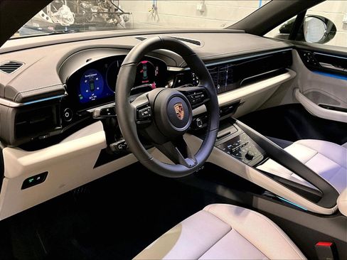New 2026 Porsche Macan 4 Electric AWD/4WD image 4