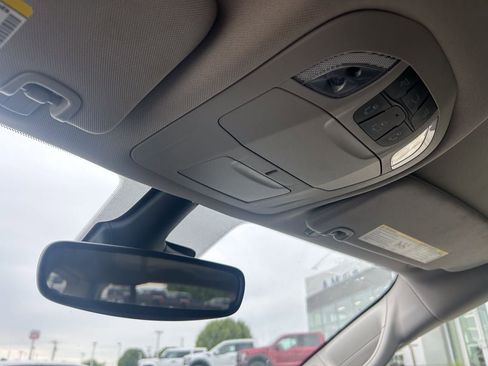 Used 2024 Chrysler Pacifica Touring-L FWD image 24